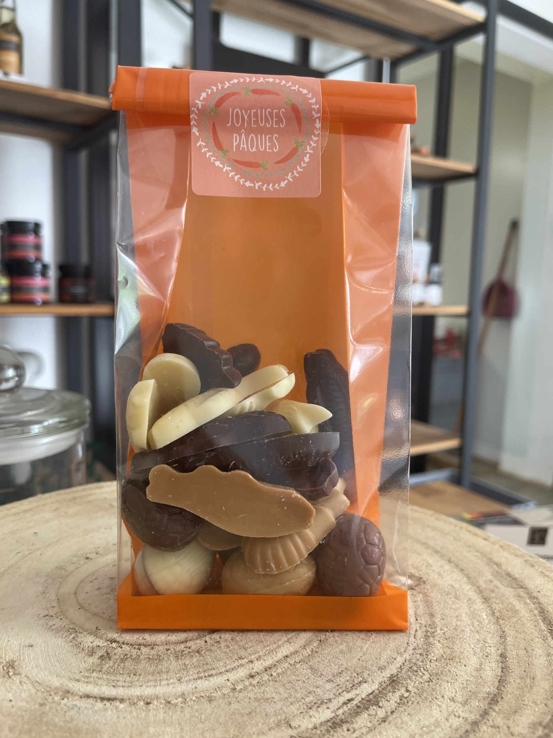 Fritures et oeufs pralinés de Pâques - mix chocolat noir & Lait & Blanc & Caramel